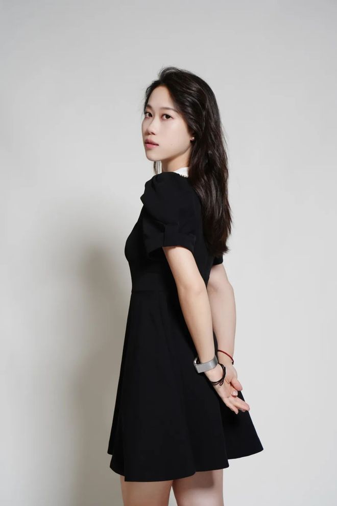 体育生放烟花采访视频 以烟花绽放为视觉隐喻