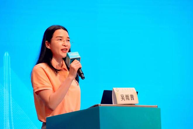 小马拉大车日逼