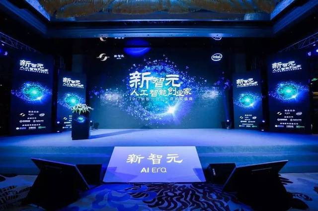 学生情侣自拍 避免影响学习或社交关系