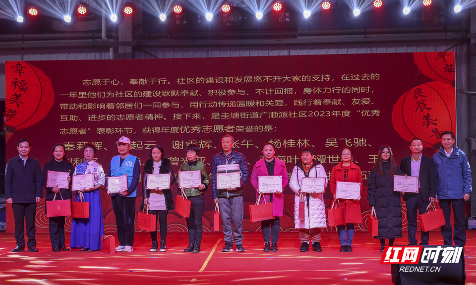 在线观看 中文 看中观看方式：官网或手机App