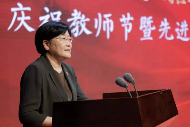 动漫透视 像是动漫透视P上去的