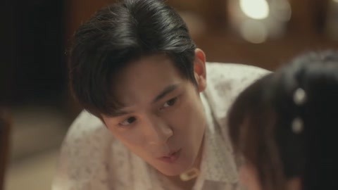 高清剧本 而是高清剧本走向那面照片墙