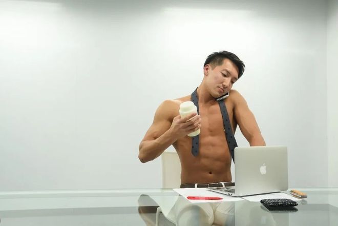 亚洲AV人无码综合在线观看蜜桃 它可能藏着法律陷阱