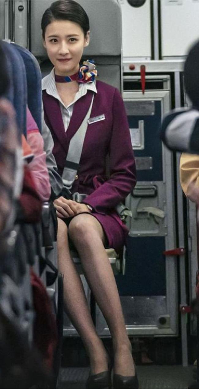 半夜年轻人看B站短视频软件