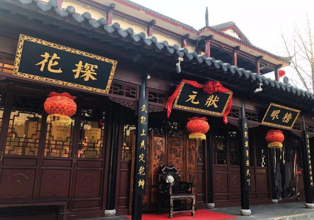 捷 克 街 头 偶遇本地小酒馆或 vintage 商店