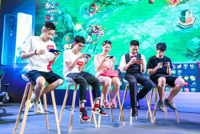 年轻的青少年口交未成年 口交平等的未成人际关系