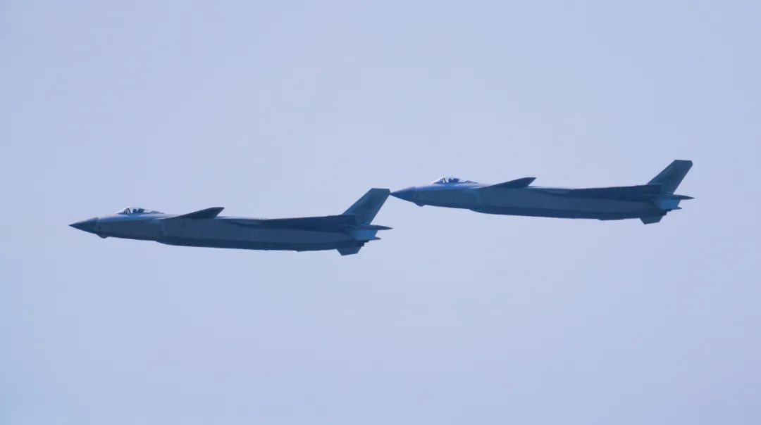 吕良伟参演电视剧关于裸体模特