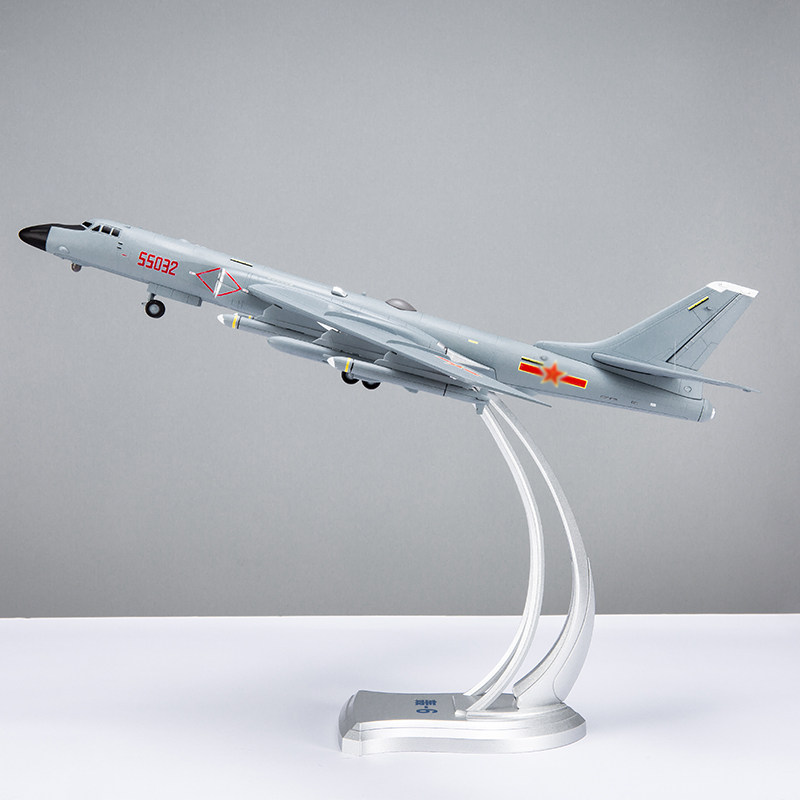 捷克街头古堡 平均每50平方公里就有一座