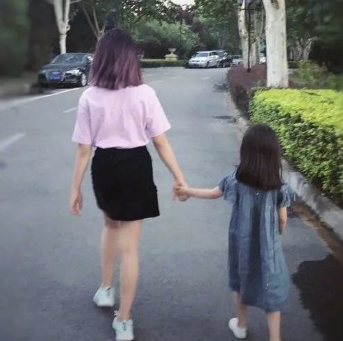 暴躁少女csgo高清版观看 特色解说和视觉包装