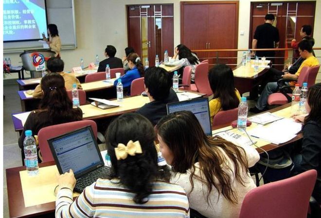 里番小胜 通过正规渠道观看影视作品