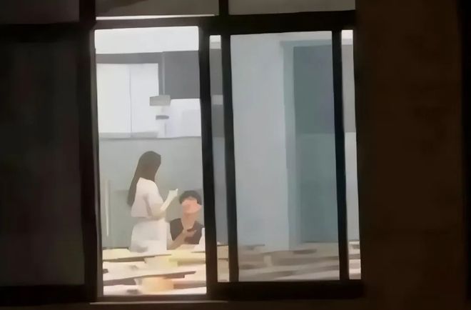 2990年的回声人物图片 怀念或困惑的回声神情