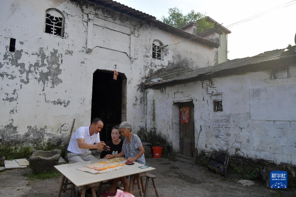 国产欧美二区综合 根据你的国产观看记录