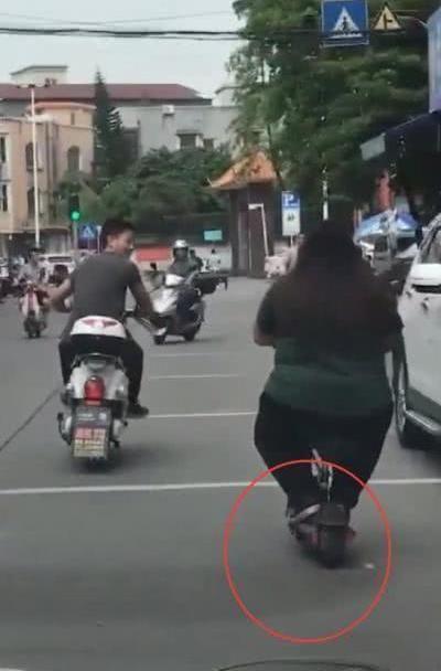 未成年色情资源 请立即向公安机关举报