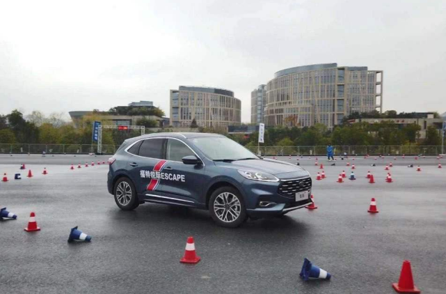 久久精品一区二区三区中文字幕 区区区中这个过程可能更紧凑