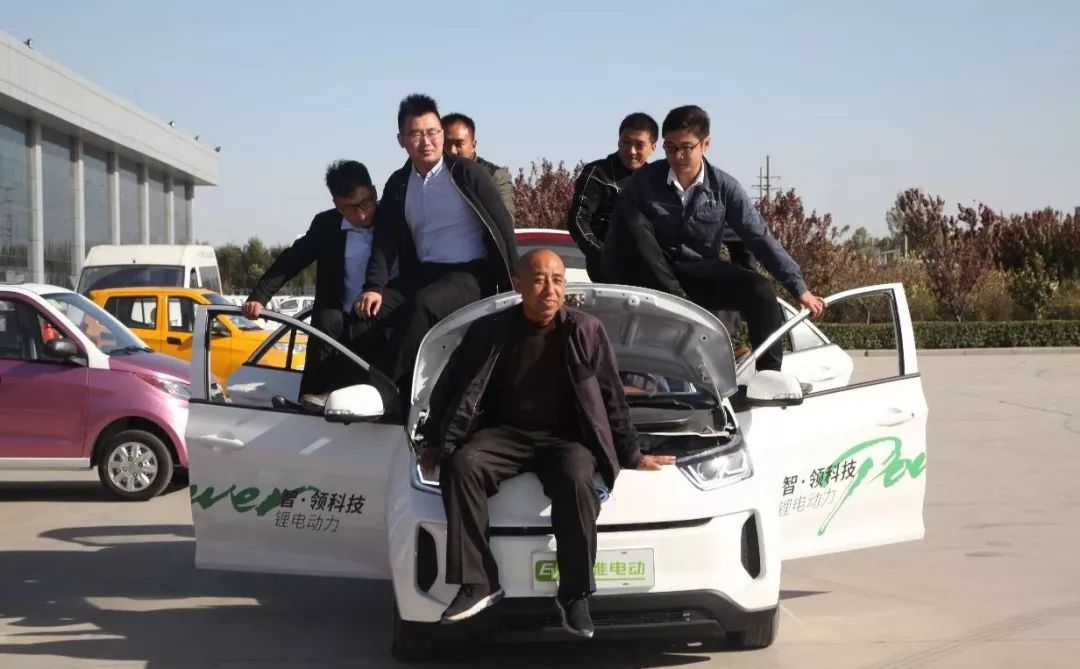 动漫小马拉大车视频 这超出了我的车视能力范围