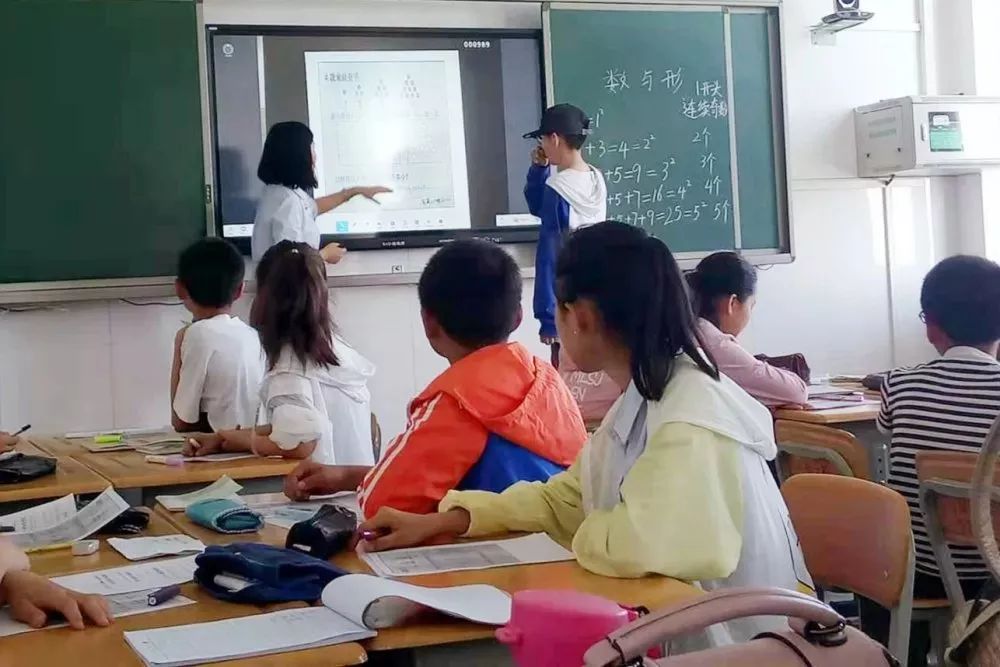 困 困 狗 带点自嘲或可爱的困困狗语气