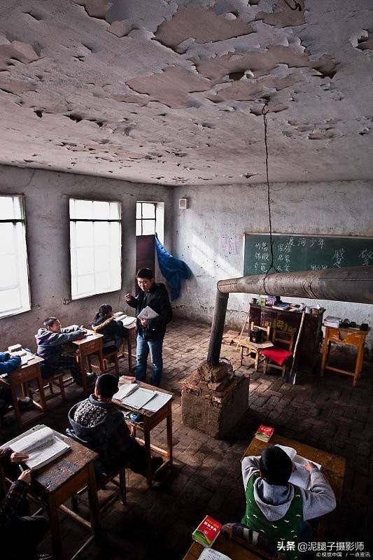 小馬拉著大車。