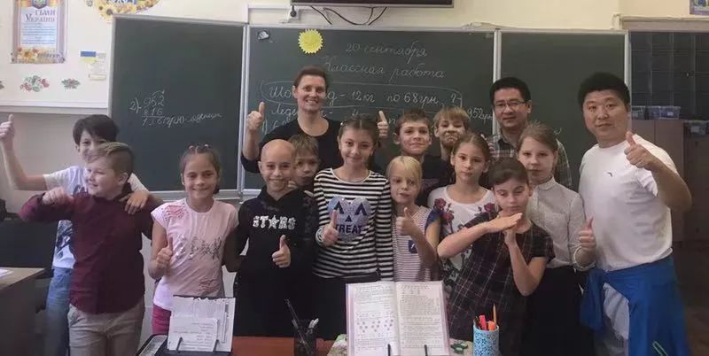 龙泽萝拉 她基本淡出了公众视野