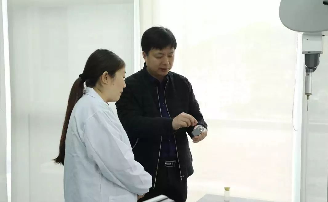 黑料黄子佼 黑料黄佼与专业娱乐媒体相比