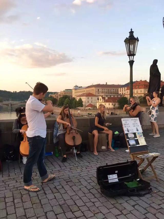 每日网黑料 每日与同类信息聚合平台相比