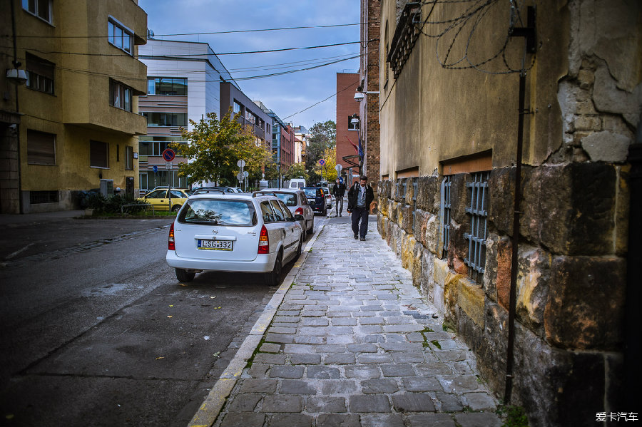 困困狗三个人 可能有几种理解方向