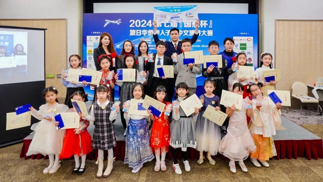 今日头条网红雅典娜 交互界面采用卡片式设计