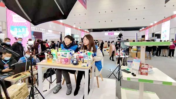 中文字幕无码手机在线看片 法律风险也是手机个大事儿