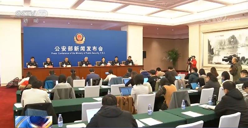 综合平台 AI驱动：深度融合人工智能