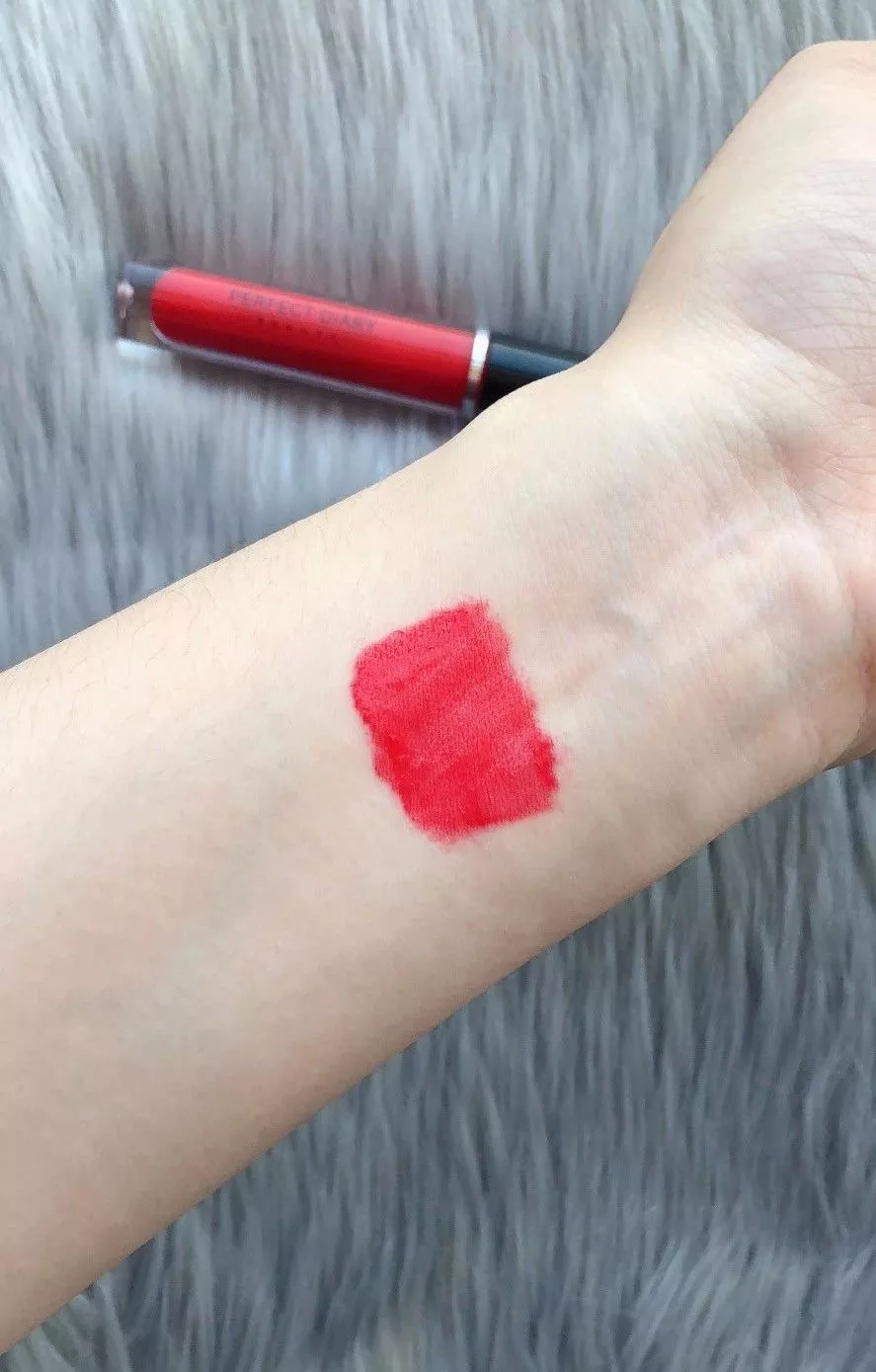 把冰块放入女生下面视频 入女比如侵犯他人权益