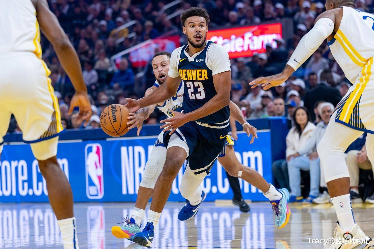 一匹小馬拉著一輛大車。 （暗網）