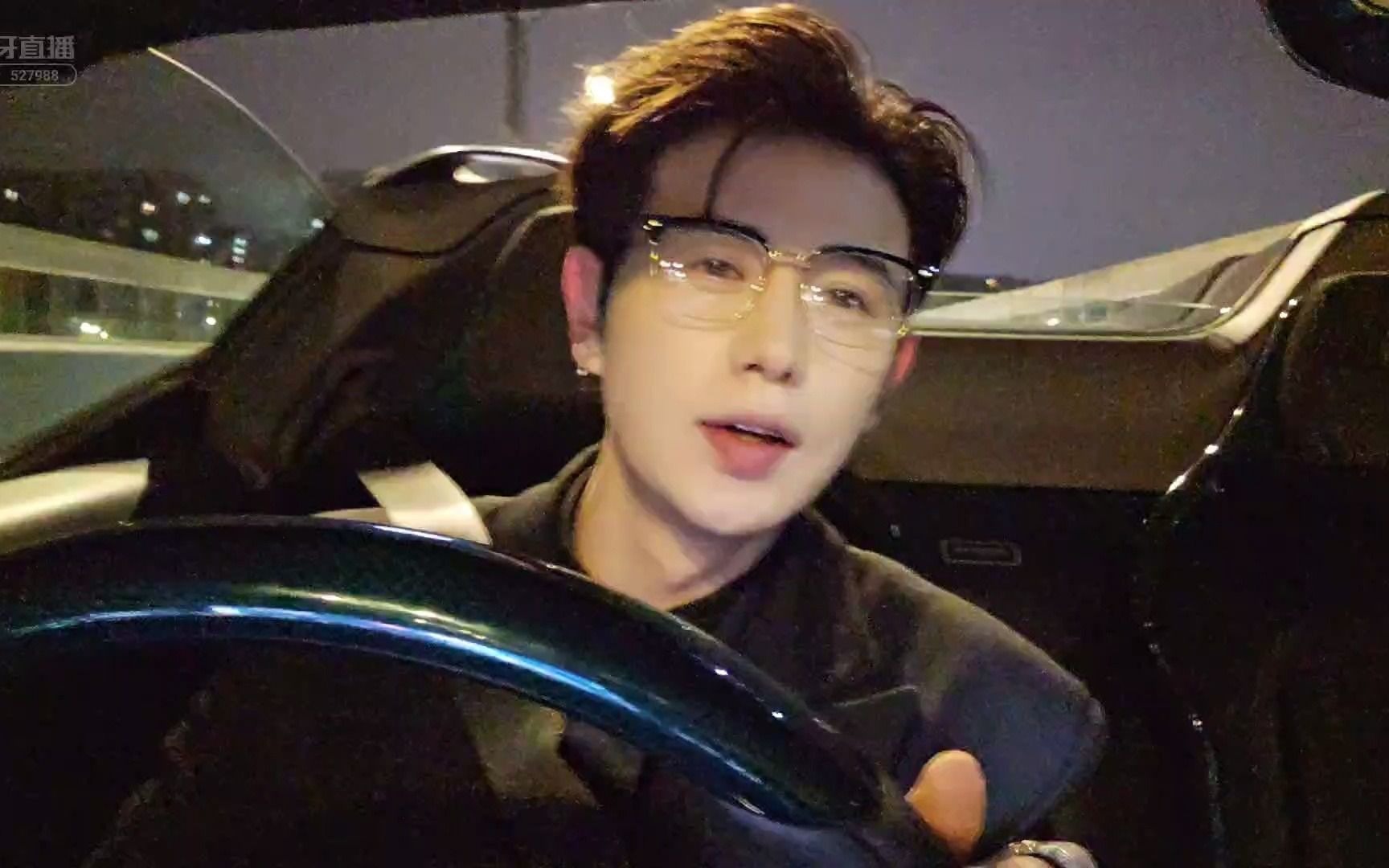 精品 在线 视频 亚洲 频亚还深刻反映了社会议题