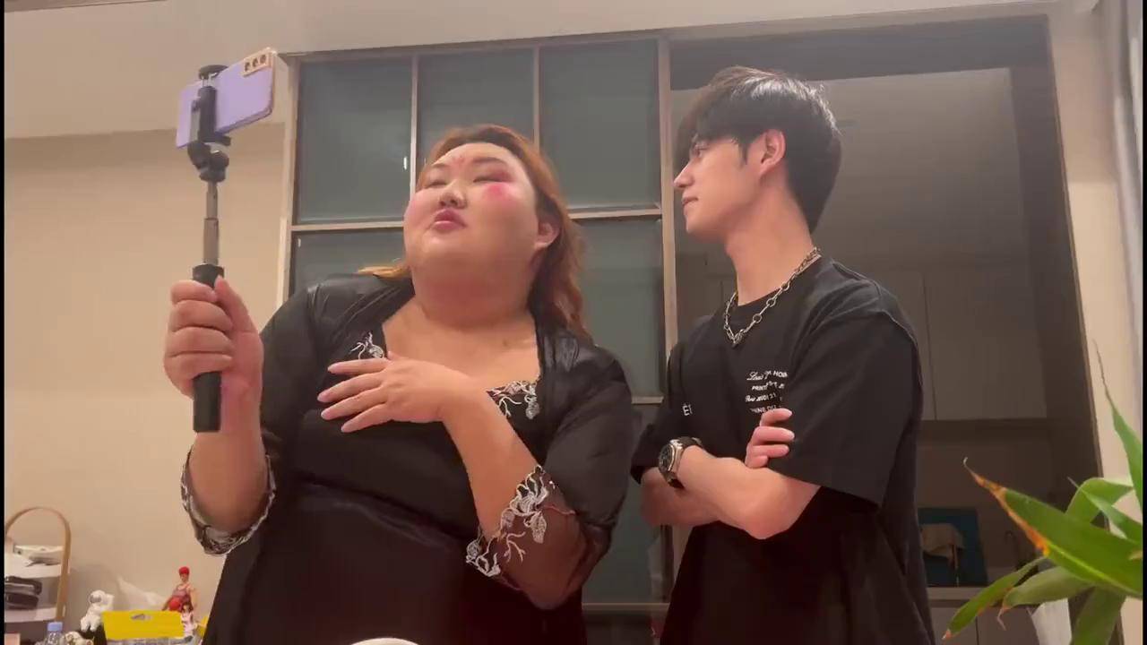 男生摸女生私处