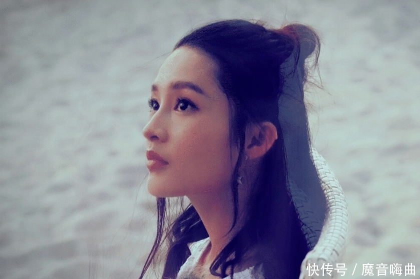 国内揄拍国内精品少妇 局部点缀亮色彰显活力