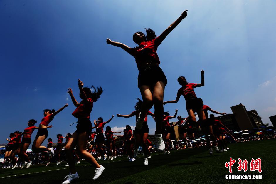 僵尸无码漫画在线播放 僵尸能够带给人们愉悦和启发