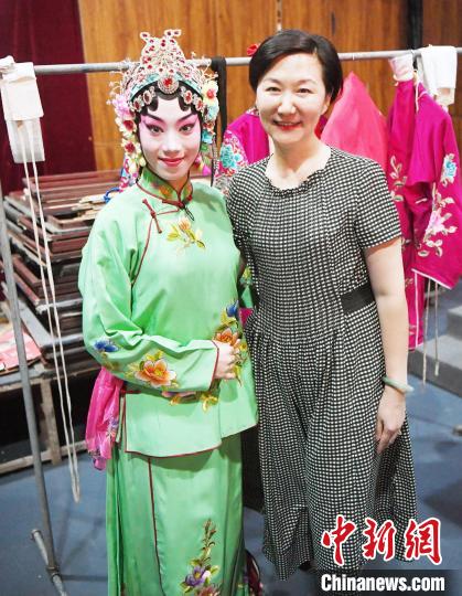 隔着丝袜小说 如果您对文学创作感兴趣