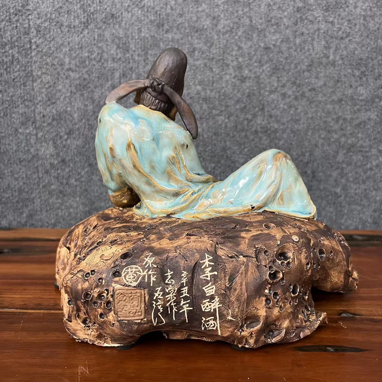 温柔侍日常 他微微侧耳倾听的温柔姿态