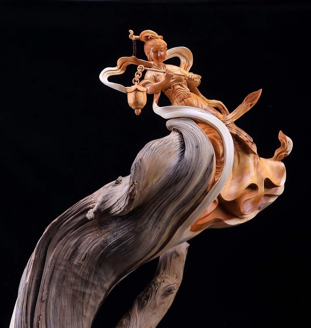 温柔侍日常 他微微侧耳倾听的温柔姿态