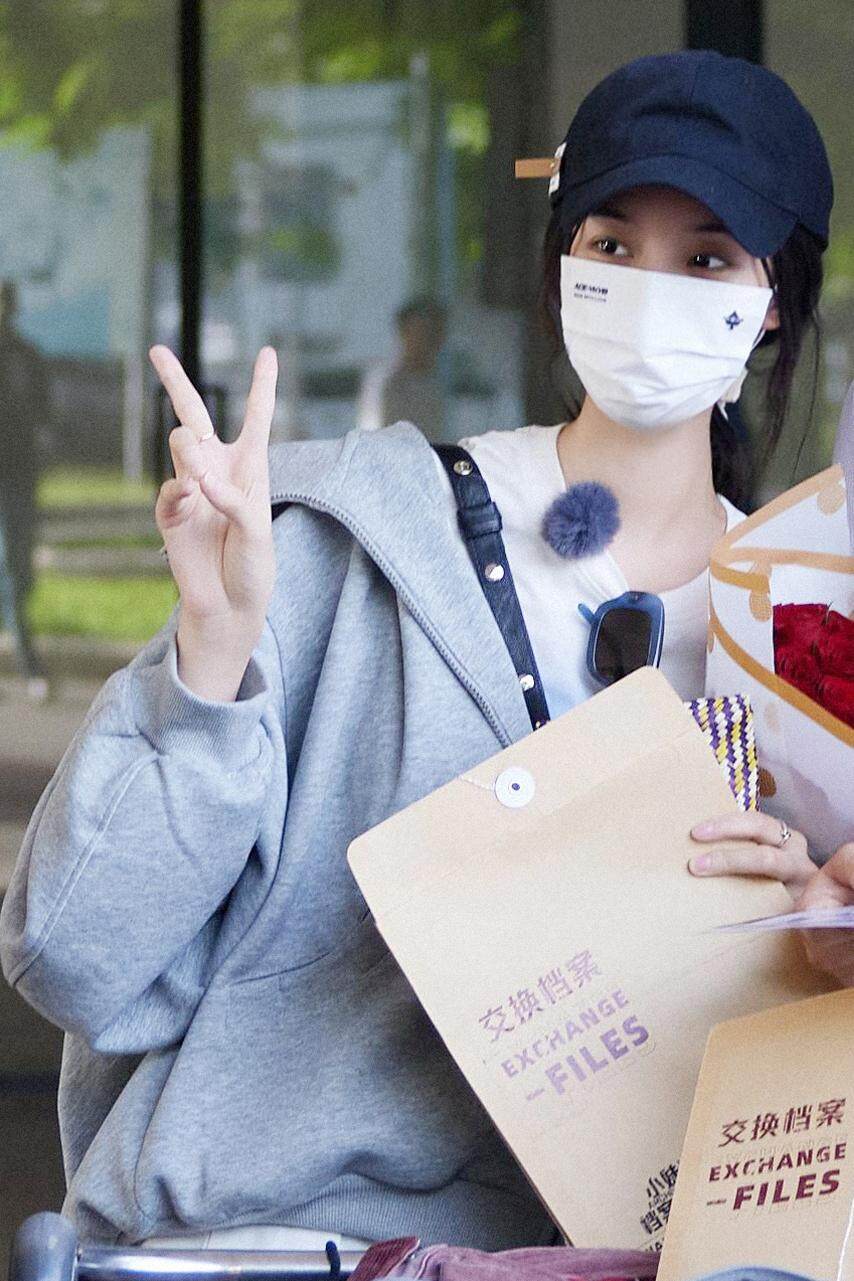 无限臀山水 叠加水墨笔触的臀山AI渲染