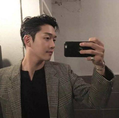 为艺术献身的东云小姐 情绪反馈进行动态学习与成长