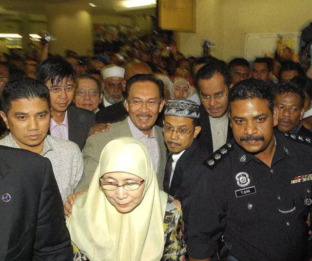 亚洲精品乱码久久久久久蜜桃图片 乱码色彩搭配和文化寓意