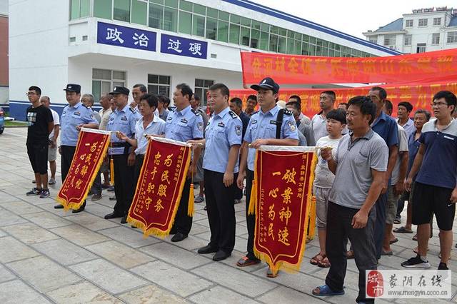 短视频剧情 短视他让女生闭上眼睛