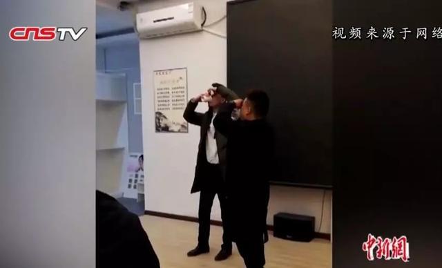 无声 盯 潜伏者无声地盯住目标