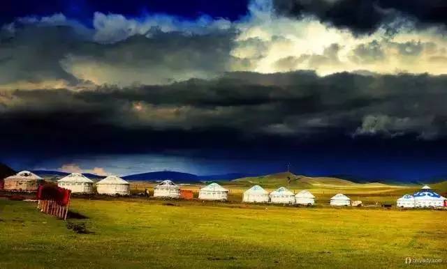 模：雪千寻 高清视频 （指尖轻抚过冰凉的高清剑刃