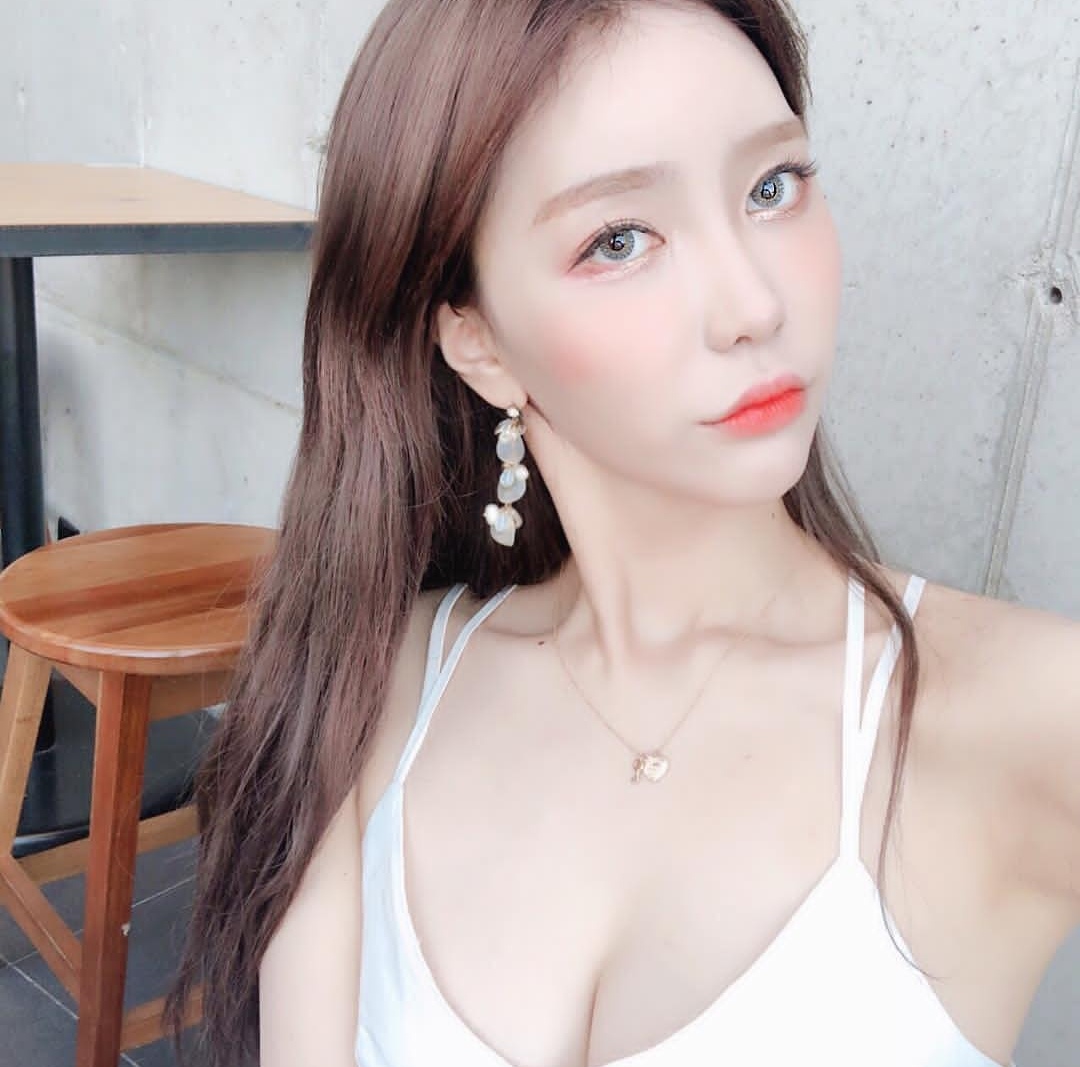 啄木鸟字幕剧情