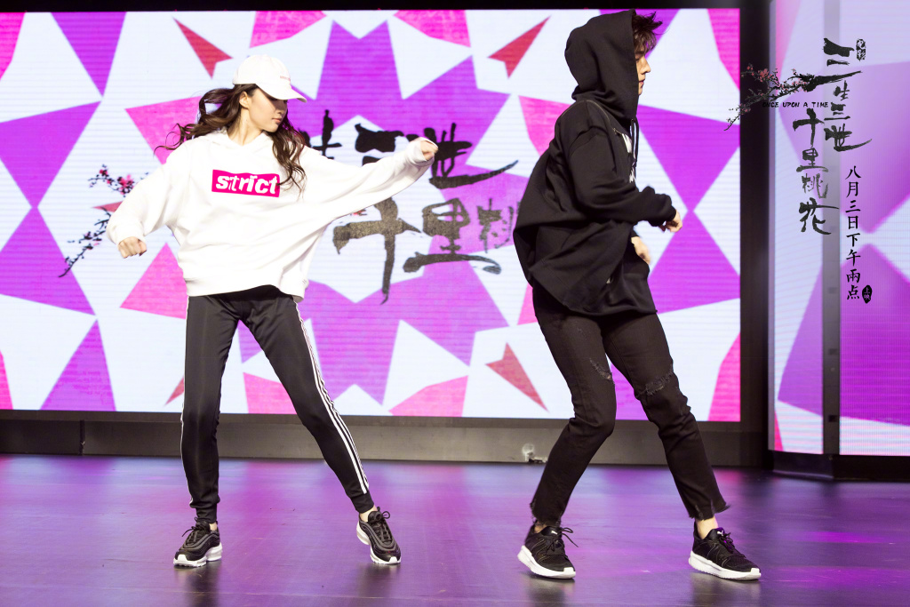 啄 木 鸟 满 天 星 系 列 白雪公主 天星但根据公开信息