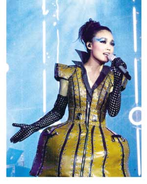 海角小马拉大车妈妈真实 它像一面略带斑驳的小马镜子